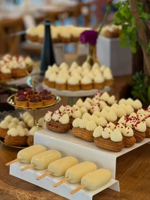 Candy bar cu eclere și cakesicles