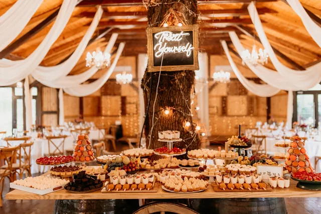 Candy bar sub pânze albe