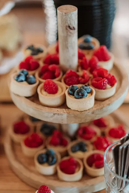 Tarte cu fructe pe candy bar