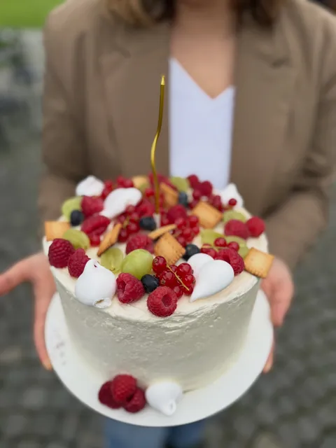 Tort cu fructe proaspete